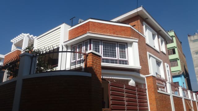 Construction House 2